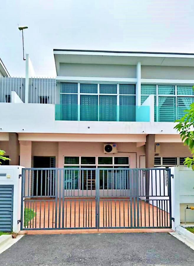 Desaru Cosy Homestay - Near Waterpark, Beach, Rapid -Wifi, Tvbox, Steamboat, Bbq Available Extérieur photo